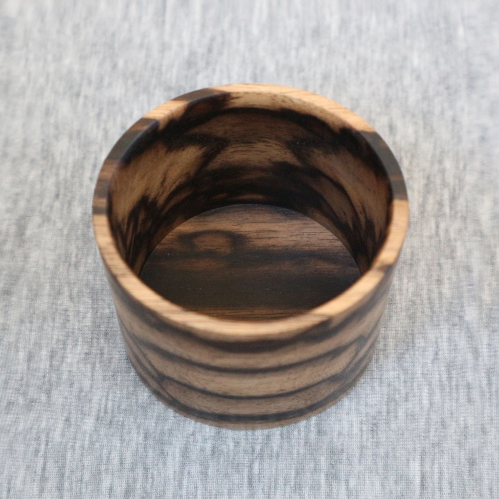 写真：黒柿茶器