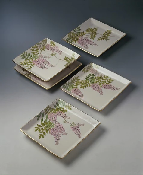 Set of Square Dishes with Silky Wisteria Design in Overglaze Enamel