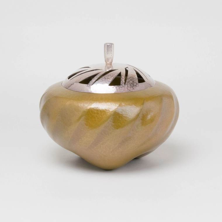 photo Hammer-Worked Brass Incense Burner "Summer Breeze"