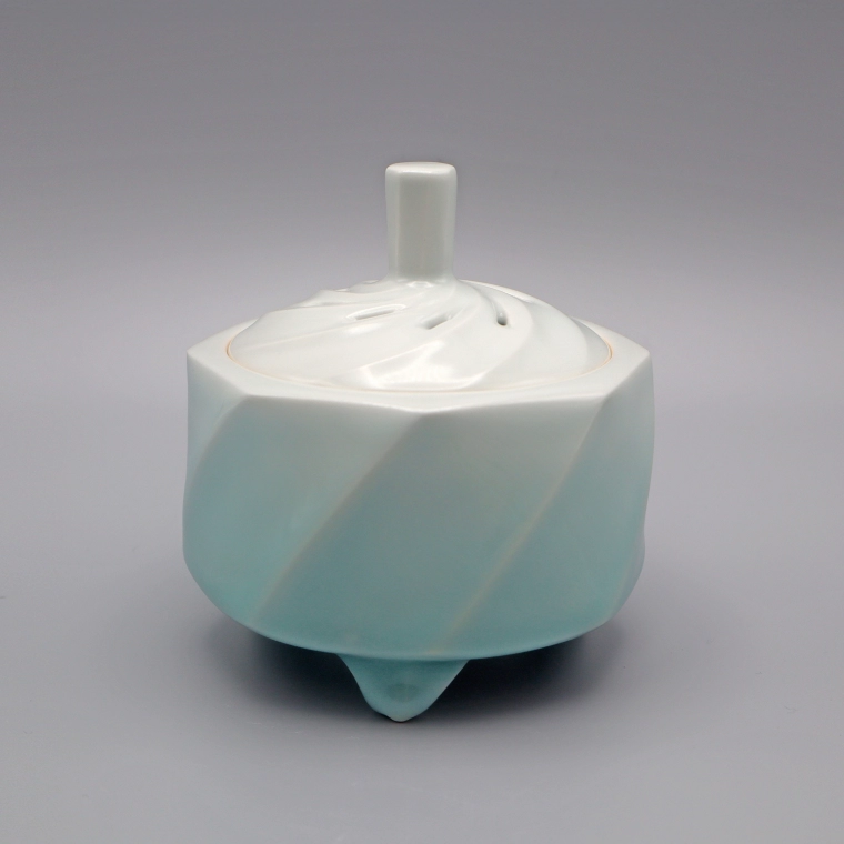 photo Octagonal White Porcelain Incense Burner with Pale Blue Glaze