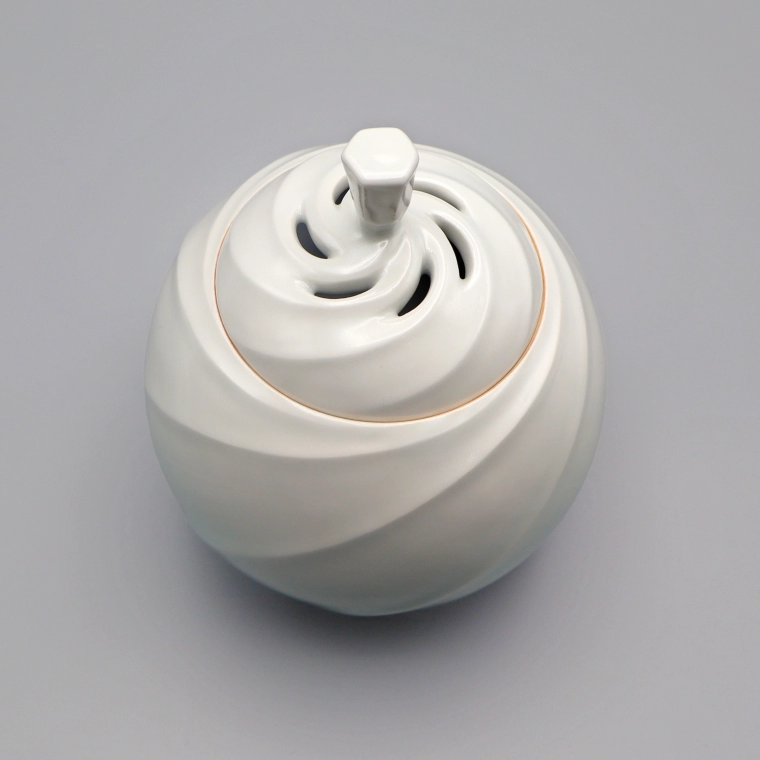 photo White Porcelain Incense Burner with Pale Blue Glaze and Stream Design