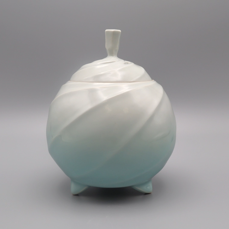 photo White Porcelain Incense Burner with Pale Blue Glaze and Stream Design