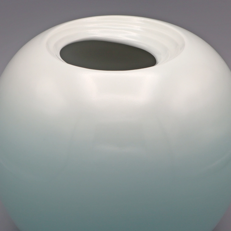 photo White Porcelain Jar with Pale Blue Glaze and Whirlpool Design