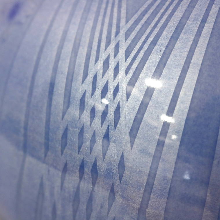 写真：淡青釉裏銀彩壺