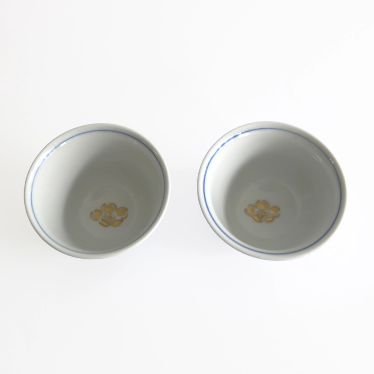 photo Evening Drink Set with Light Blue Glaze and Flower Design  in Underglaze Silver (Set of 1 sake bottle and 2 sake cups) 