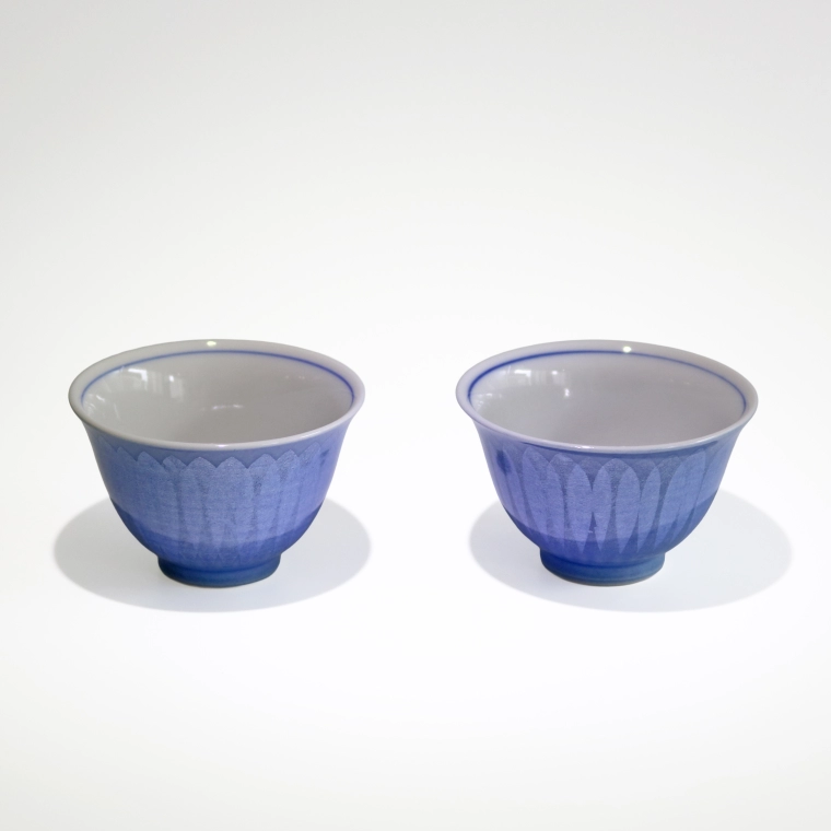 photo Evening Drink Set with Light Blue Glaze and Flower Design  in Underglaze Silver (Set of 1 sake bottle and 2 sake cups) 