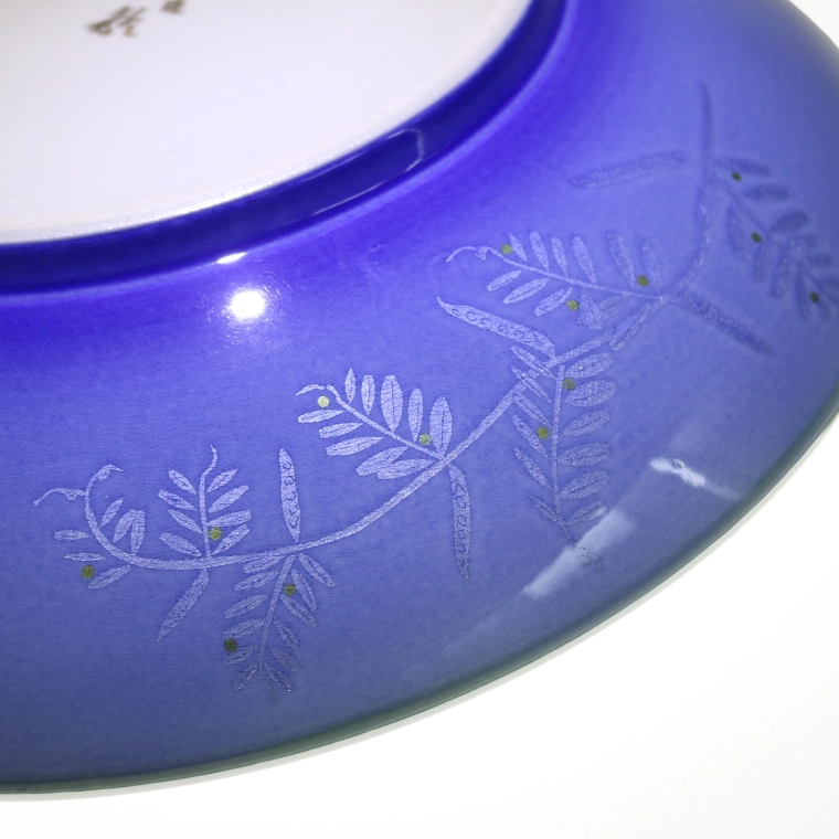 写真：淡青釉裏銀彩草叢文飾皿