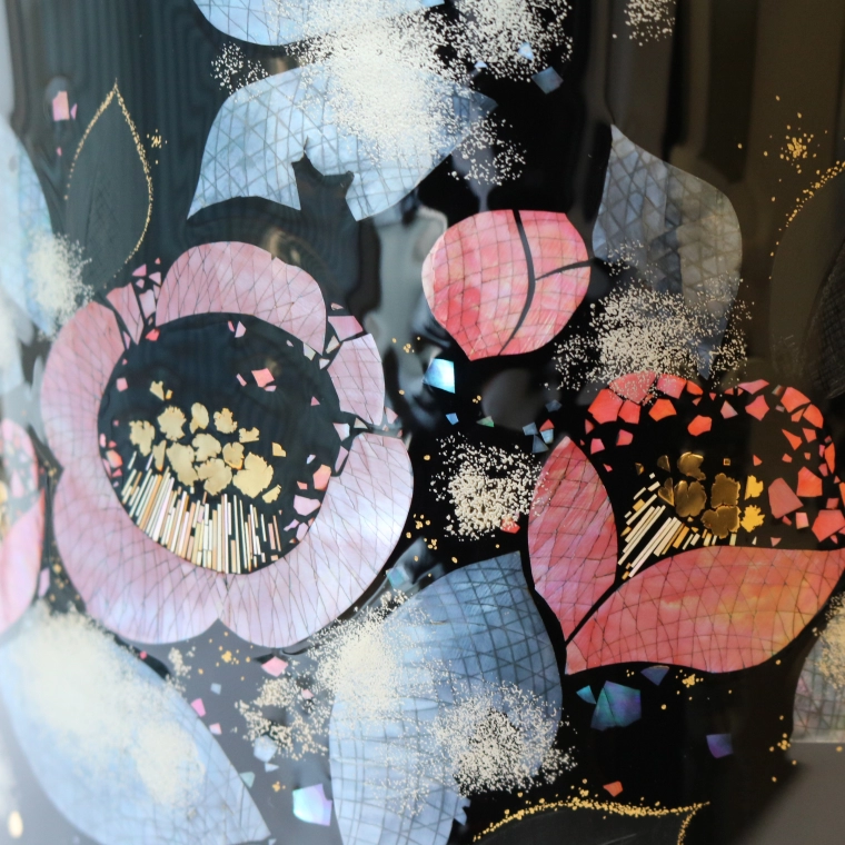 photo Box with Camellia Design in Mother-of-Pearl Inlay "Camellia of Memories"