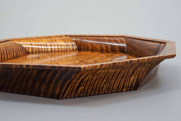 photo Octagonal Vessel of Horse Chestnut Wood Finished in Wiped Urushi