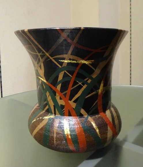 陶胎尾花蒔絵壺