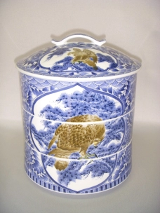 Blue and White Three-tiered Porcelain Box with Pine, Hawk, Peony and Arabesque Pattern