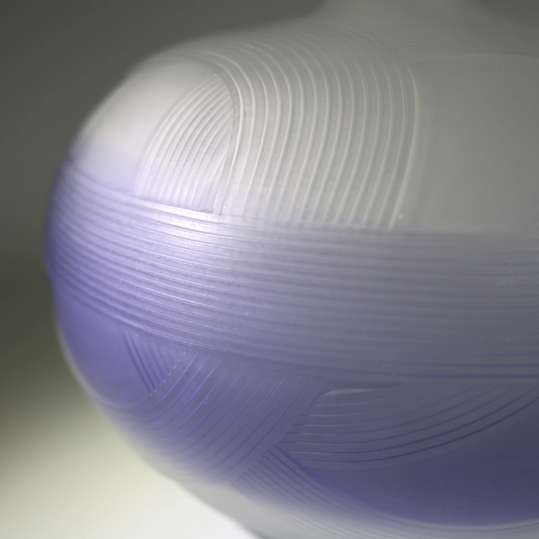 photo Long-necked Flower Vase with Engraved Line Decoration "Yui（Bond）”