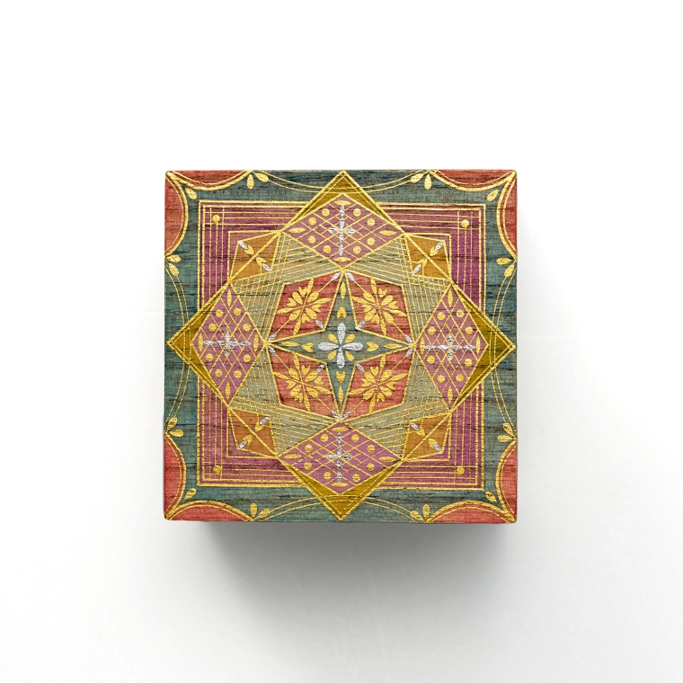 photo Tiered Box with Design in Kirikane "Blue Light"