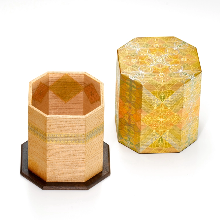 photo Coffer with design in kirikane "Eternal Splendor - Sunlight Woven in Silk"