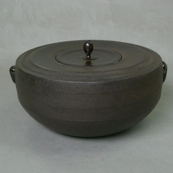 Tea Ceremony Kettle with Wave Design and Leaf Shaped Kantsuki