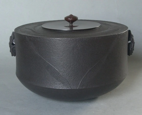 Tea Ceremony Kettle with Kantsuki in Shape of Bagworm Moth