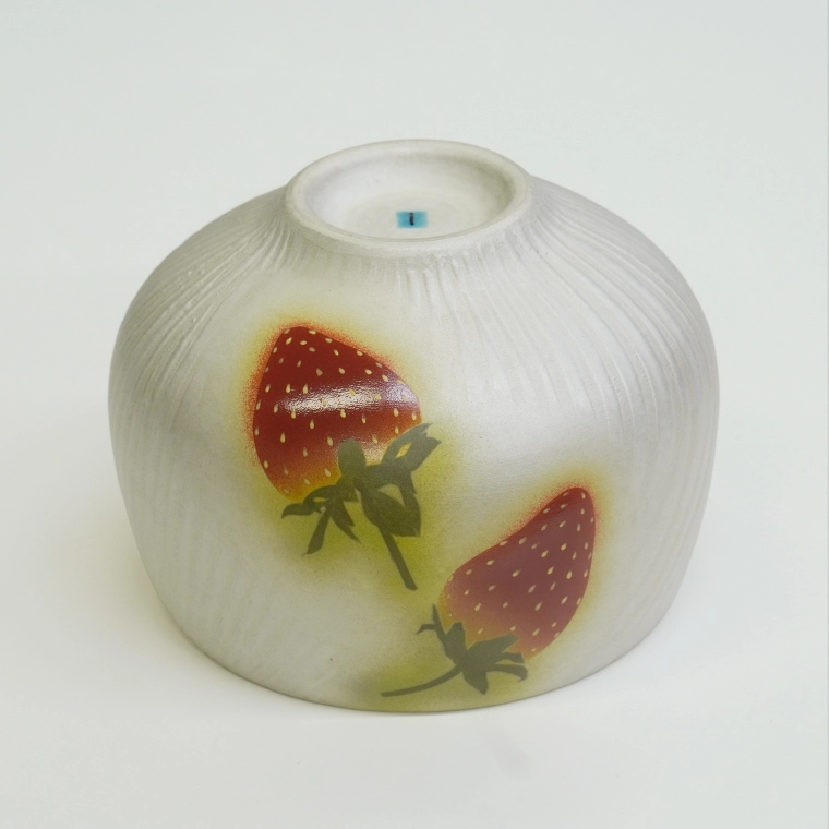 photo Tea Bowl with Strawberry Design