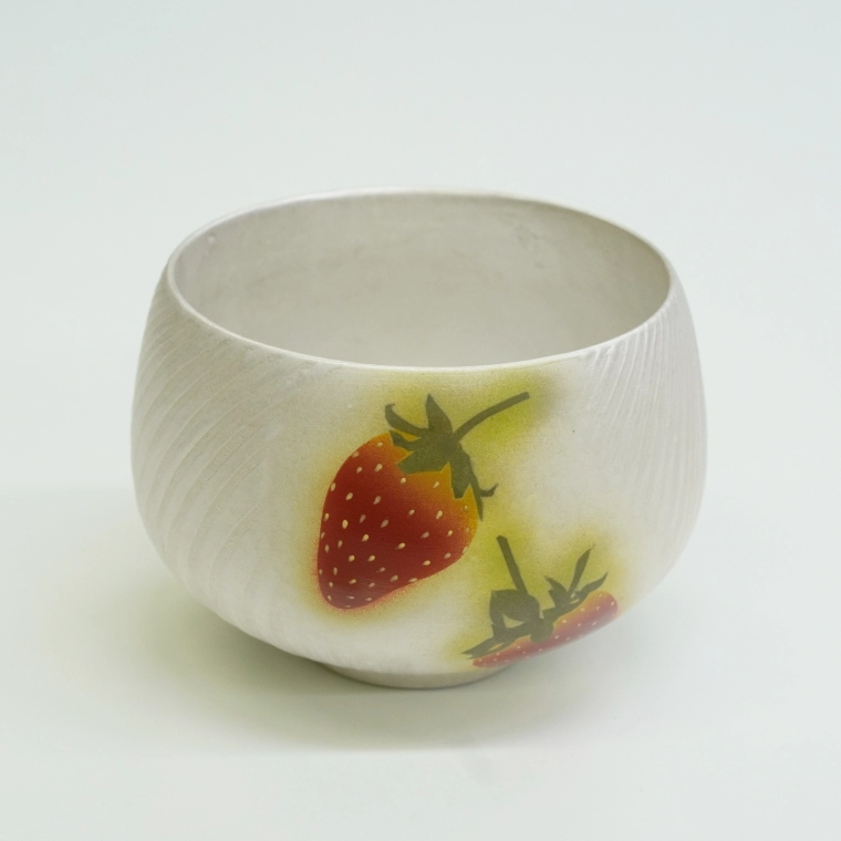 photo Tea Bowl with Strawberry Design
