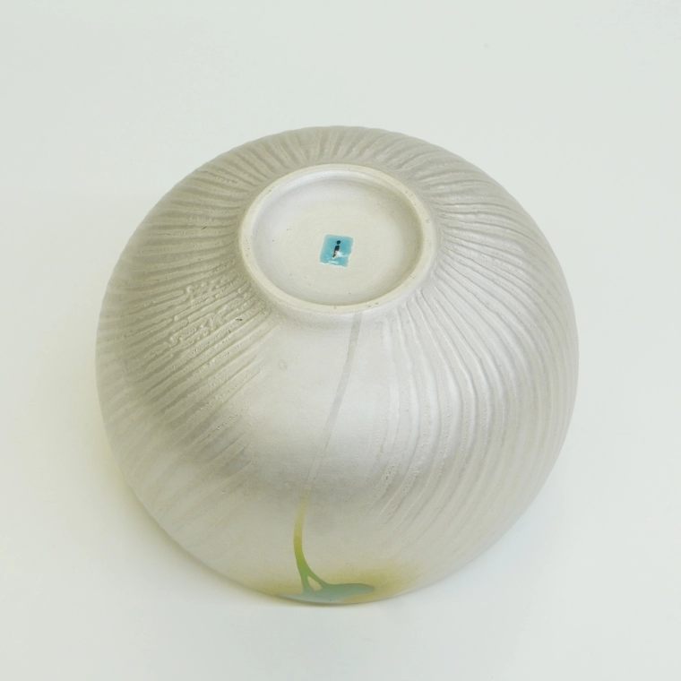 photo Tea Bowl with Radish Sprout Design