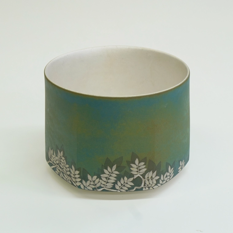 photo Tea Bowl with Crescent Moon Design