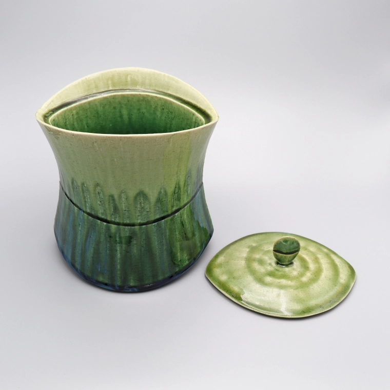 photo Tea Ceremony Fresh Water Jar with Green Glaze