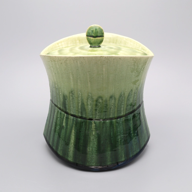 photo Tea Ceremony Fresh Water Jar with Green Glaze