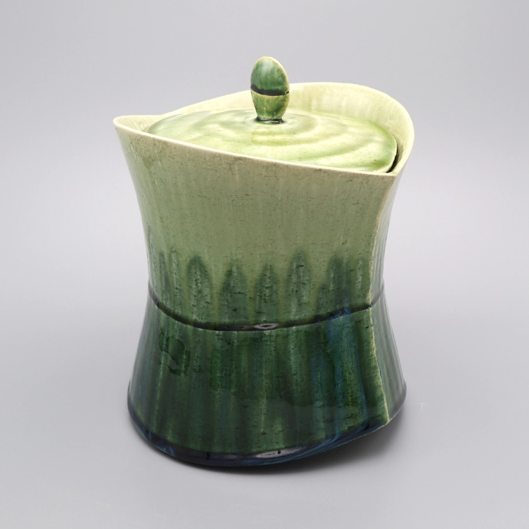photo Tea Ceremony Fresh Water Jar with Green Glaze