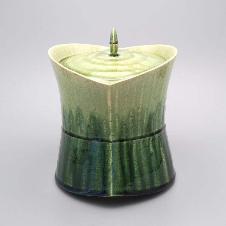 photo Tea Ceremony Fresh Water Jar with Green Glaze
