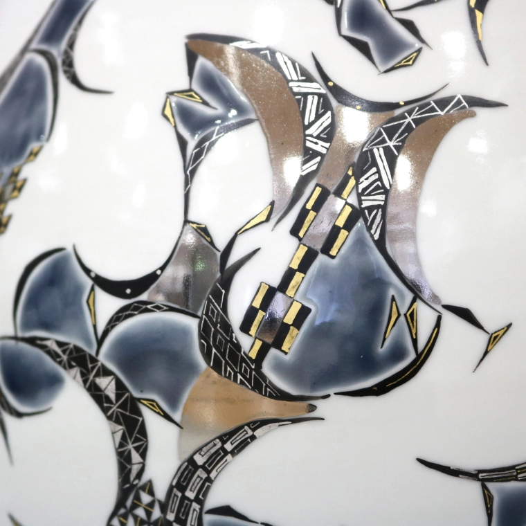 写真：幾何紋金白金彩花器