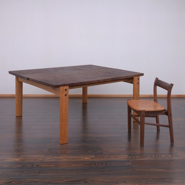 photo Claro Walnut and Cherry Wood Table "Yatsuhashi II"