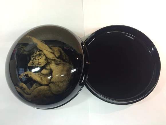 Lacquered Covered Box with Design in Chinkin Ⅱ