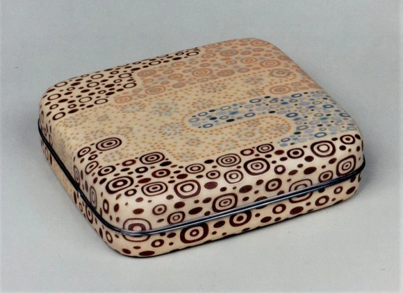 Wired Cloisonné Lidded Container "Fragrant Flowing Rings"