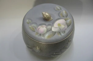金工・椿文水差・蓋七宝