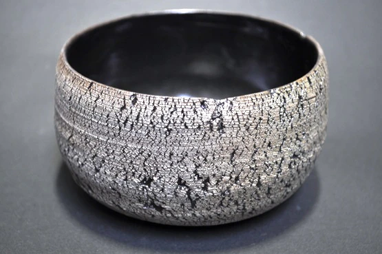 Seto Black Glazed Matcha Bowl with Layer Patterns