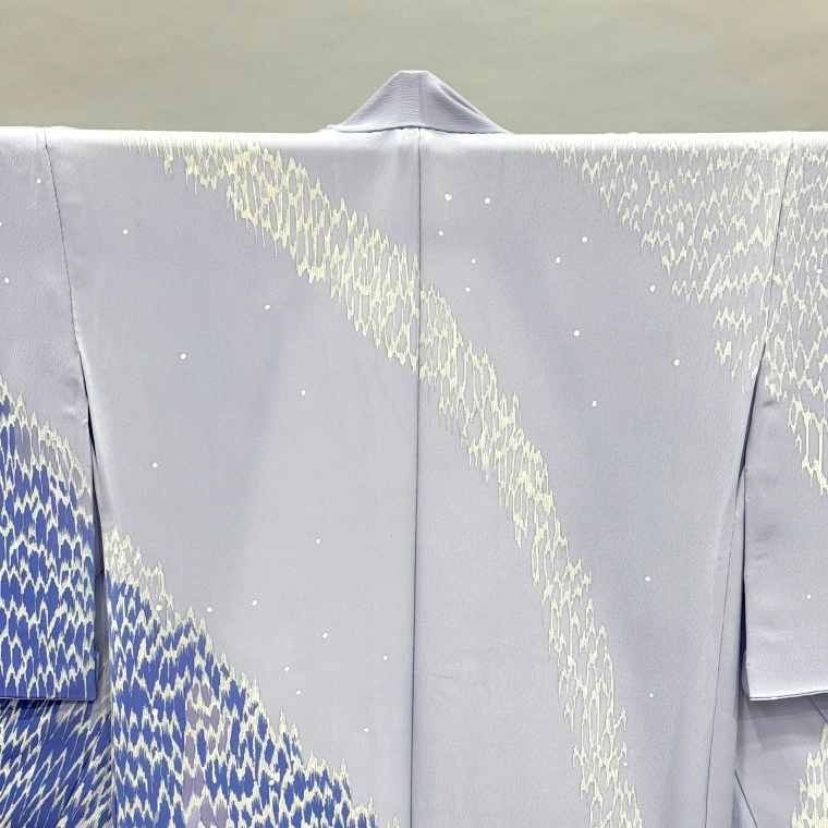 photo Formal Kimono with Design in Yūzen Dyeing "Snowflake"