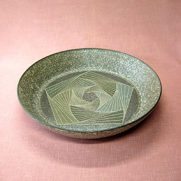 Colored slip pentagons inlay pattern bowl