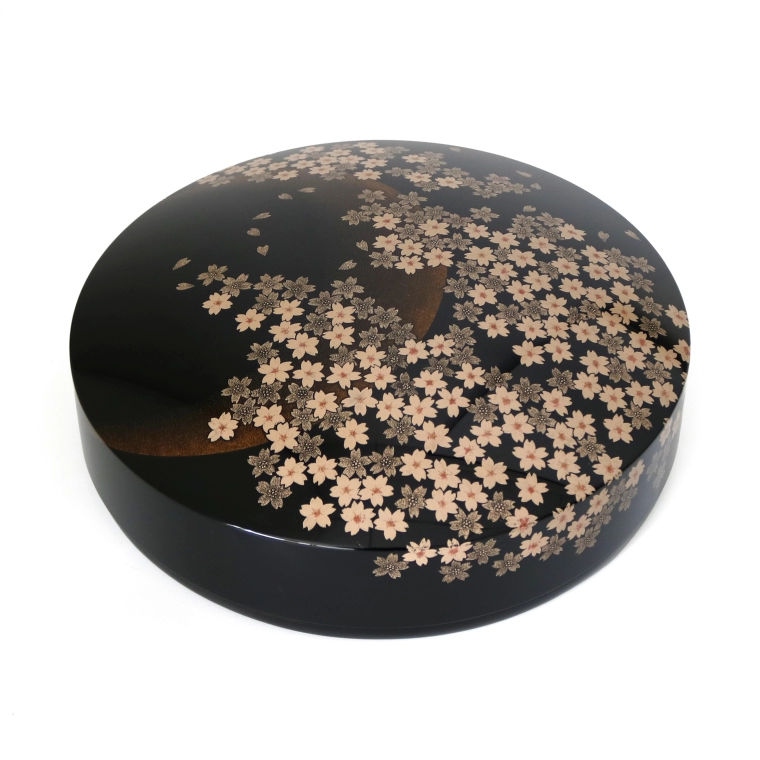 photo Kanshitsu Box with Design in Kinma "Early Evening in Spring"