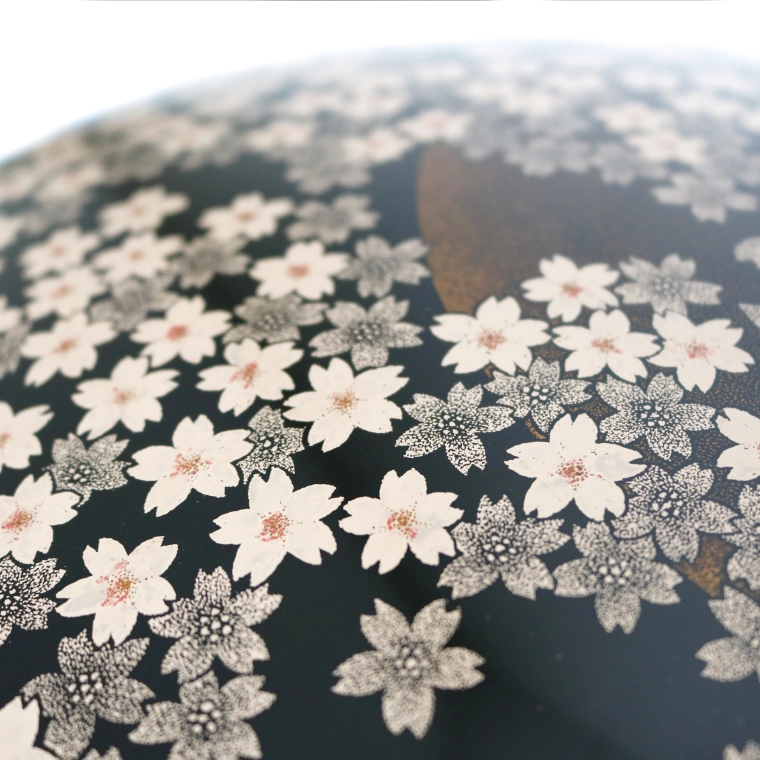 photo Kanshitsu Box with Design in Kinma "Early Evening in Spring"