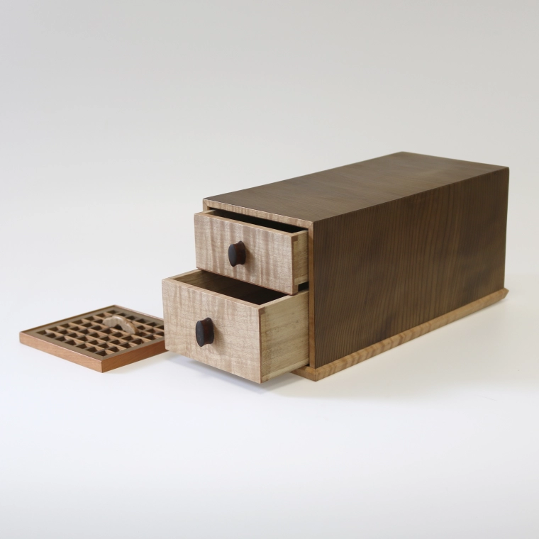 写真：神代杉格子抽斗