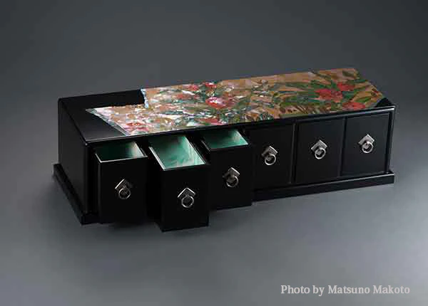 写真:嫁入小箪笥「鳳仙花」