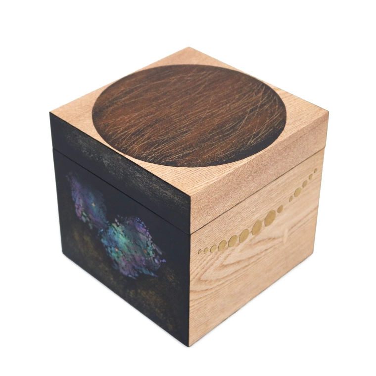 photo Box with Design in Makie on Plain Wood Surface "Evening Scene"