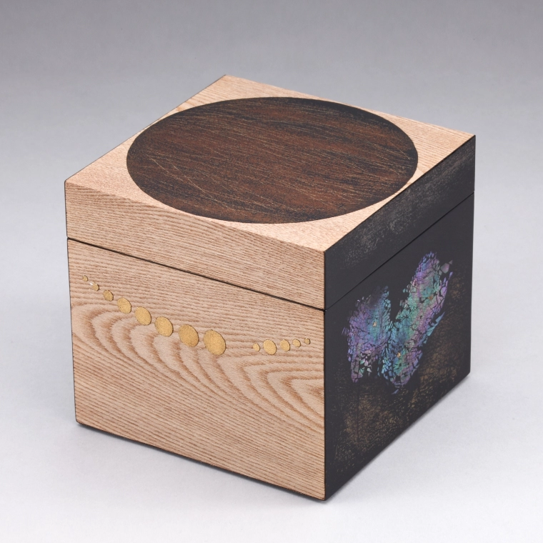 photo Box with Design in Makie on Plain Wood Surface "Evening Scene"