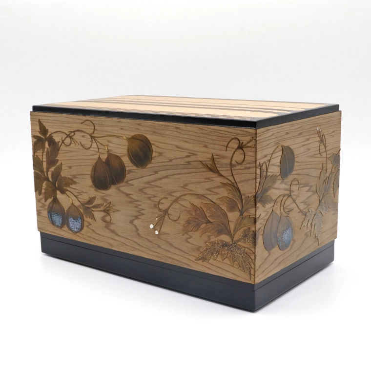 photo Box with Design in Makie on Plain Wood Surface "Summer Shade"