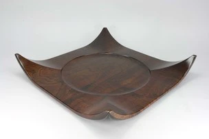 Food vessel of black walnut wood