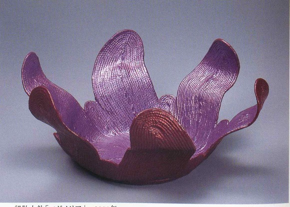 奥窪聖美　乾漆縁赤花皿　漆器 乾漆蒔絵縁赤花鉢「かおり」(奥窪 聖美)｜ギャラリージャパン
