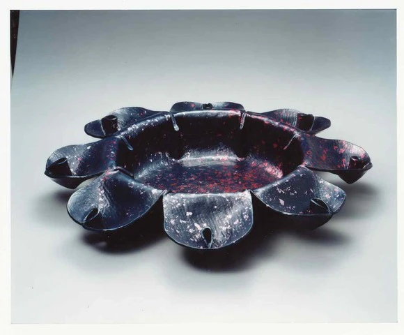 奥窪聖美　乾漆縁赤花皿　漆器 乾漆蒔絵縁赤花鉢「かおり」(奥窪 聖美)｜ギャラリージャパン