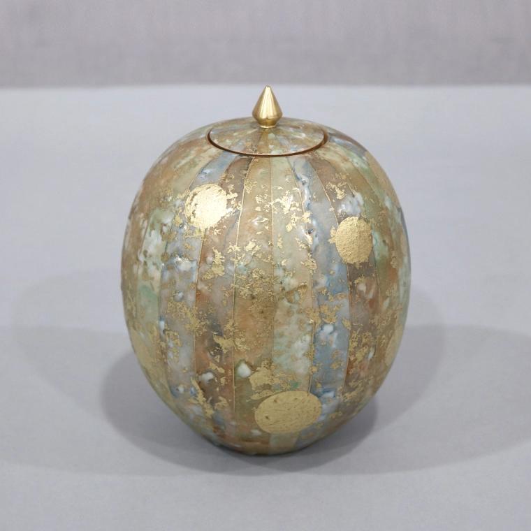 photo Jar with Overglaze Enamel and Gold Decoration