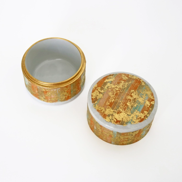 photo Box with Overglaze Enamel and Gold Decoration