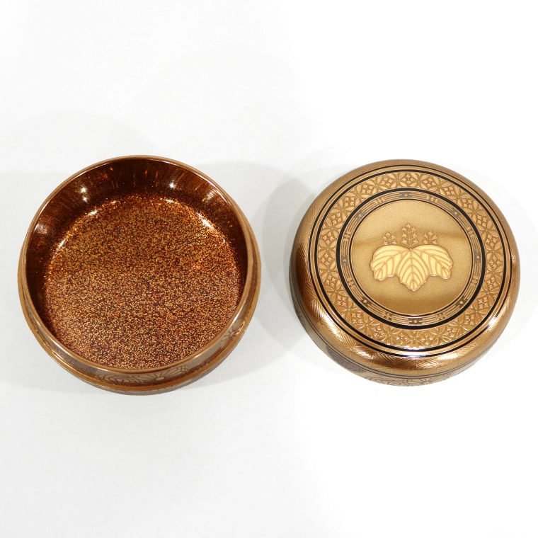 photo Flat Tea Caddy with Fine Patterns in Makie