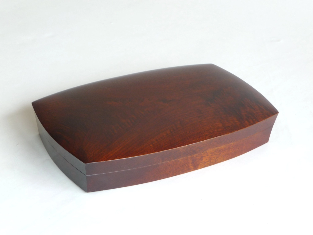 photo Hollowed Box of Black Walnut Coated with Urushi Lacquer